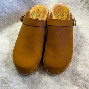 Lotta’s size 9 (40) classic clogs